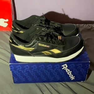 Reebok trainer in black, white, and gold 🖤classic renaissance wide!